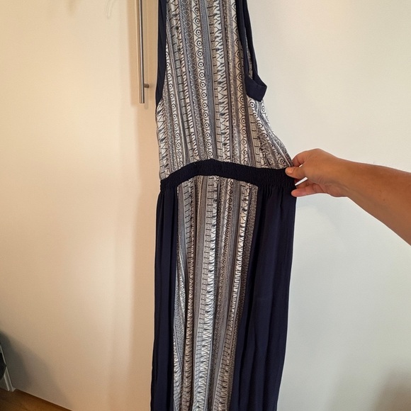 Carmen Marc Valvo Halter Maxi in Navy & Ivory. - Picture 5 of 8